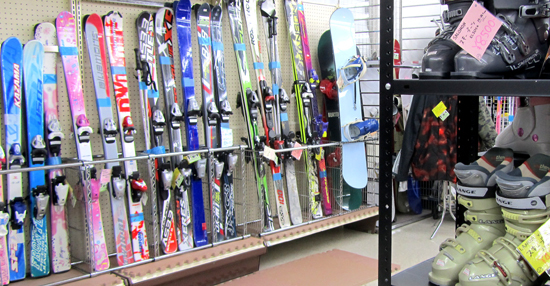 スキー スノーボード用品 今年もリサイクルショップで買取 販売 強化 受付開始 札幌市12店舗 苫小牧1店舗 総合リサイクル アウトレットモノハウス 屯田店